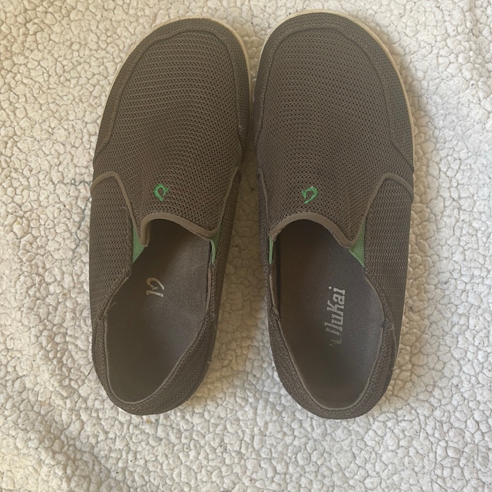 Boys OluKai Shoes Brown, Cream, & Green Size US 3 EU 35